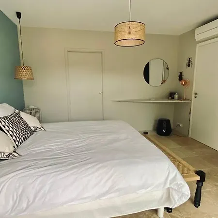 Contemporaine A 500 Metres De La ! Calcatoggio (Corsica)