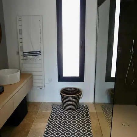 Contemporaine A 500 Metres De La !