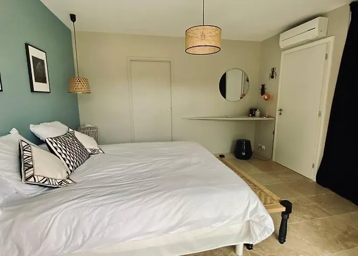 Contemporaine A 500 Metres De La ! Calcatoggio (Corsica)